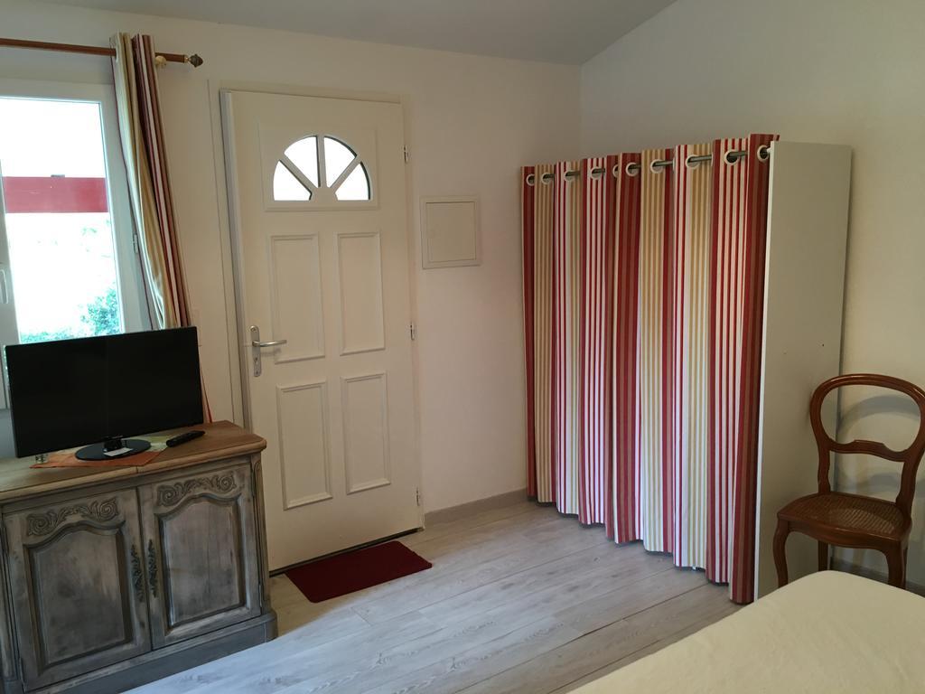 Guest House Maison Iratzean Ascain Habitación foto