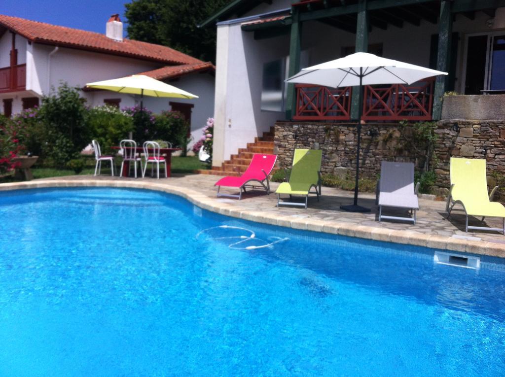 Guest House Maison Iratzean Ascain Exterior foto